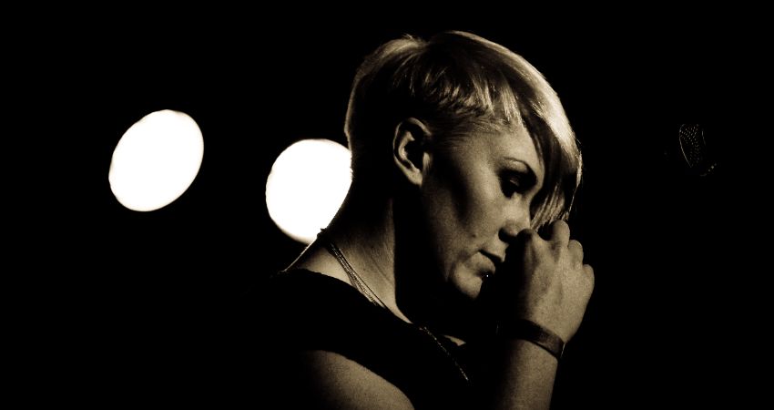 GRÁINNE HUNT - Irish Singer Songwriter