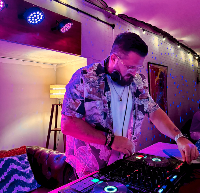 LIVE DJ - Chris McKeegan