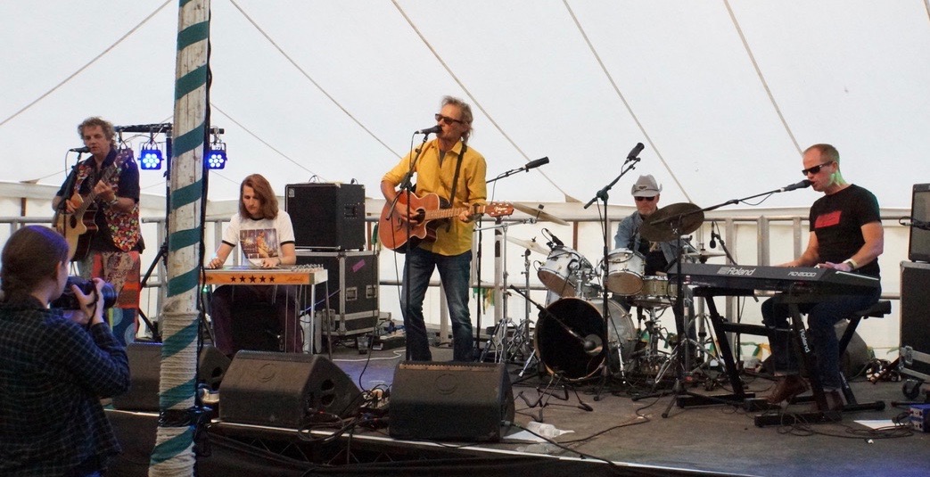 Figgle Goes Country with THE DUSKERS